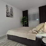 Garbary 100 White Apartment, Free Parking, Self Check-in 24h, Air-conditioning