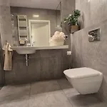 Garbary 100 White Apartment, Free Parking, Self Check-in 24h, Air-conditioning *