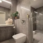 Garbary 100 White Apartment, Free Parking, Self Check-in 24h, Air-conditioning