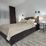 Garbary 100 White Apartment, Free Parking, Self Check-in 24h, Air-conditioning Apartmán *