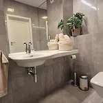 Garbary 100 White Apartment, Free Parking, Self Check-in 24h, Air-conditioning * Poznaň
