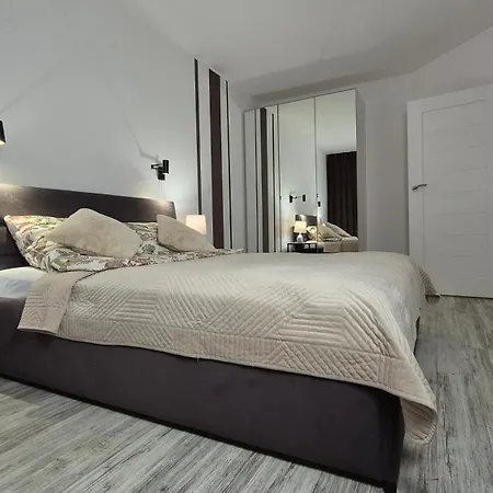 Garbary 100 White Apartment, Parking, Self Check-in 24h, Air-conditioning Apartment *