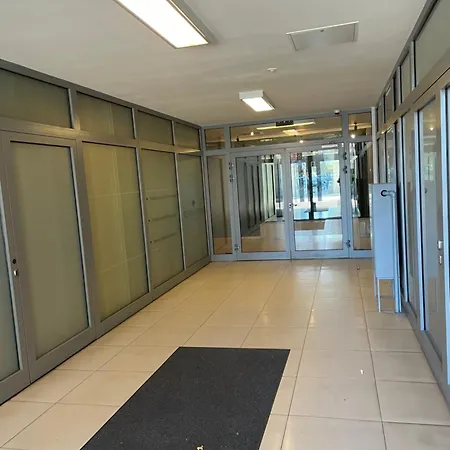 Garbary 100 White Apartment, Free Parking, Self Check-in 24h, Air-conditioning * 波兹南