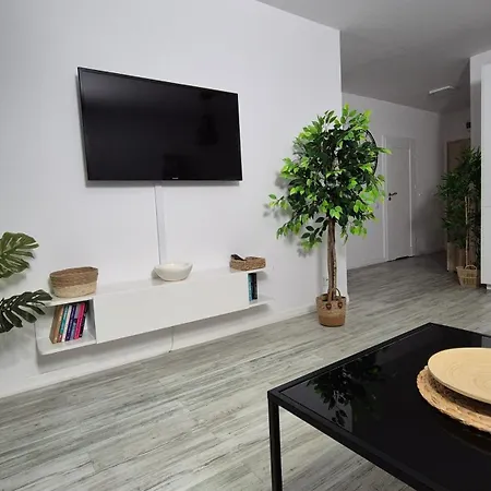 Apartment Garbary 100 White Apartment, Parking, Self Check-in 24h, Air-conditioning Poznan