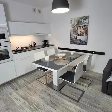 Garbary 100 White Apartment, Free Parking, Self Check-in 24h, Air-conditioning 波兹南