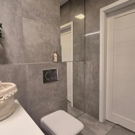Garbary 100 White Apartment, Parking, Self Check-in 24h, Air-conditioning Apartment