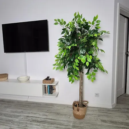 Garbary 100 White Apartment, Free Parking, Self Check-in 24h, Air-conditioning *