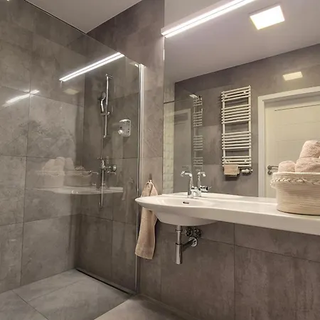 Garbary 100 White Apartment, Free Parking, Self Check-in 24h, Air-conditioning 公寓