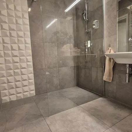 公寓 Garbary 100 White Apartment, Free Parking, Self Check-in 24h, Air-conditioning