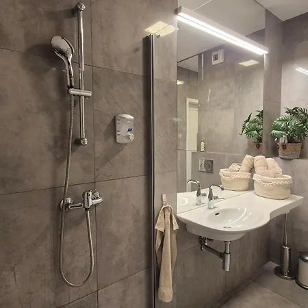 公寓 Garbary 100 White Apartment, Free Parking, Self Check-in 24h, Air-conditioning *