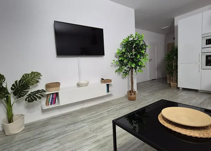 Apartment Garbary 100 White Apartment, Free Parking, Self Check-in 24h, Air-conditioning Poznan