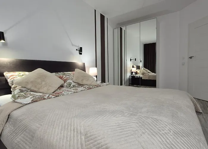 Garbary 100 White Apartment, Free Parking, Self Check-in 24h, Air-conditioning Poznan