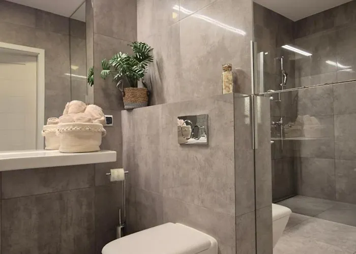 Garbary 100 White Apartment, Free Parking, Self Check-in 24h, Air-conditioning