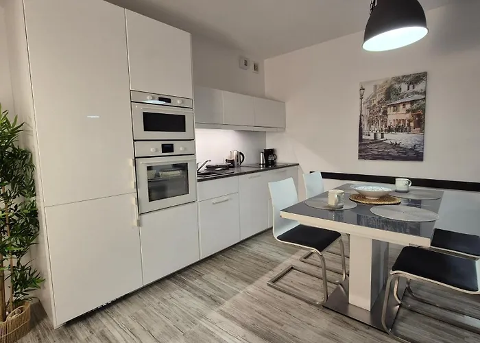 Garbary 100 White Apartment, Free Parking, Self Check-in 24h, Air-conditioning *